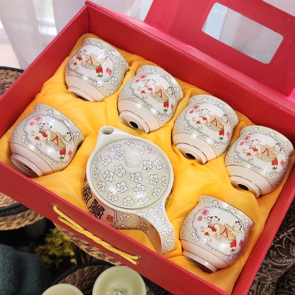 Vintage Chinese Porcelain Tea‎ Set Teapot Plus 6 Cups In Box